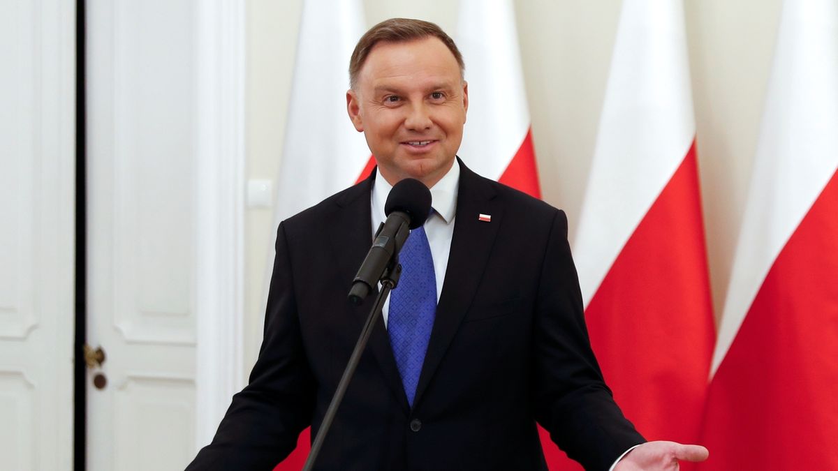 Polský prezident vetoval zákon, kvůli němuž vyšli lidé do ulic